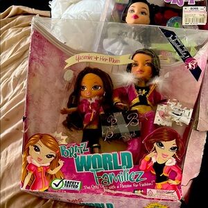 Bratz World Familiez Doll Set - Yasmin and mom .